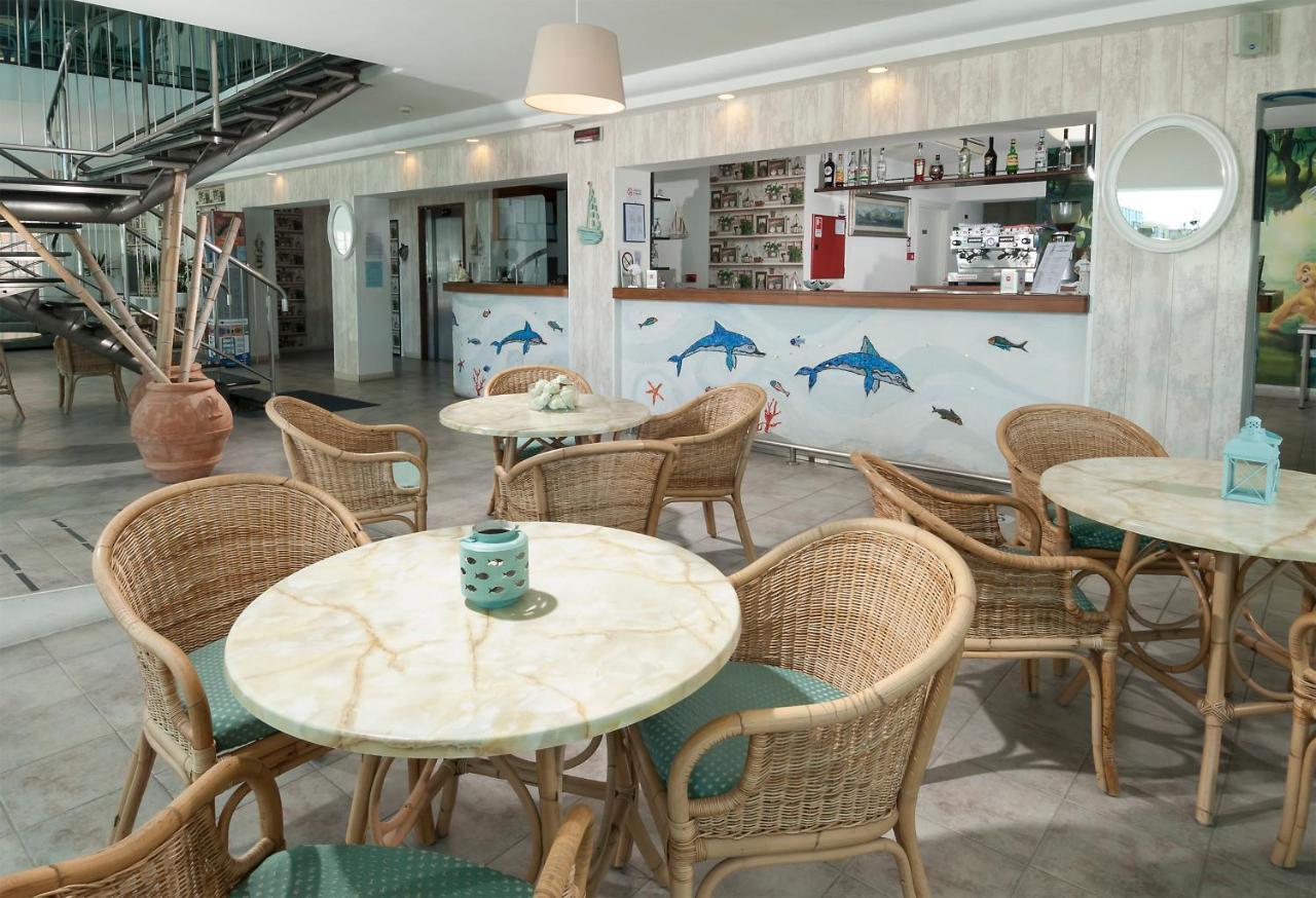 Hotel International Direttamente Sulla Sabbia Misano Adriatico Ngoại thất bức ảnh